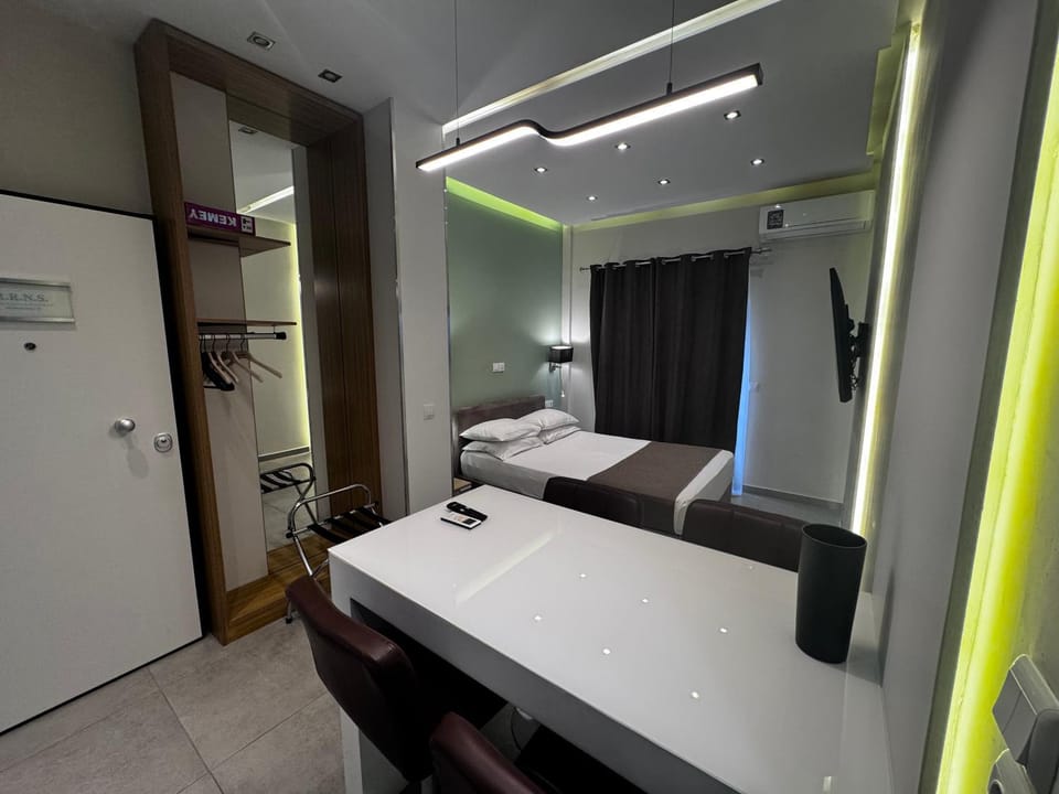 Athens Stay 50 Dual Private Suites Dual Baths Apartment in Athens