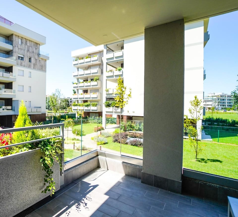 Property building, Day, Garden, Balcony/Terrace, Garden view