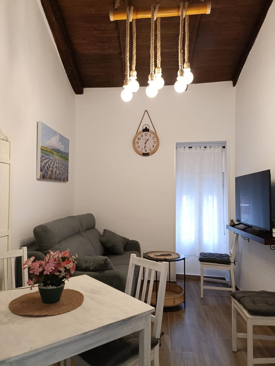 Communal lounge/ TV room, TV and multimedia, Living room, Seating area, Dining area