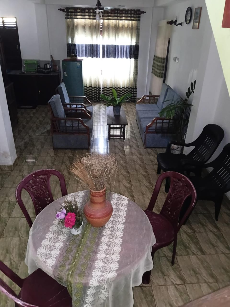 Seating area, Dining area
