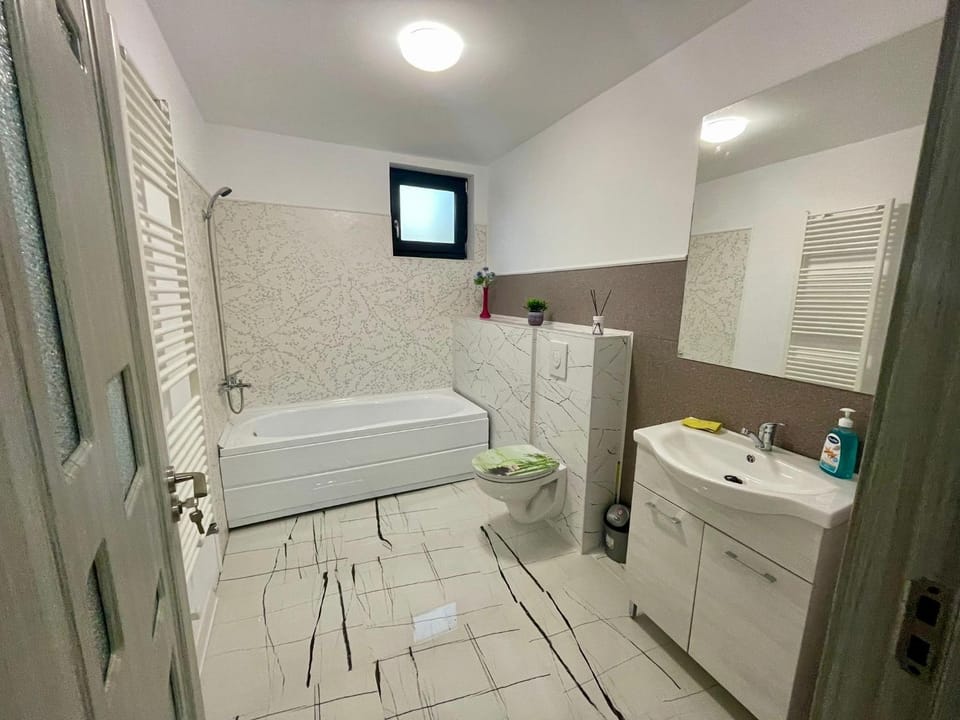 Toilet, Bathroom, Bath, towels