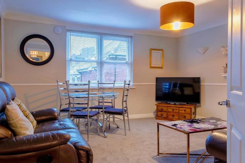 Flamingo - Two-Bed Apartment with Seaview , Great Location Apartment in Scarborough