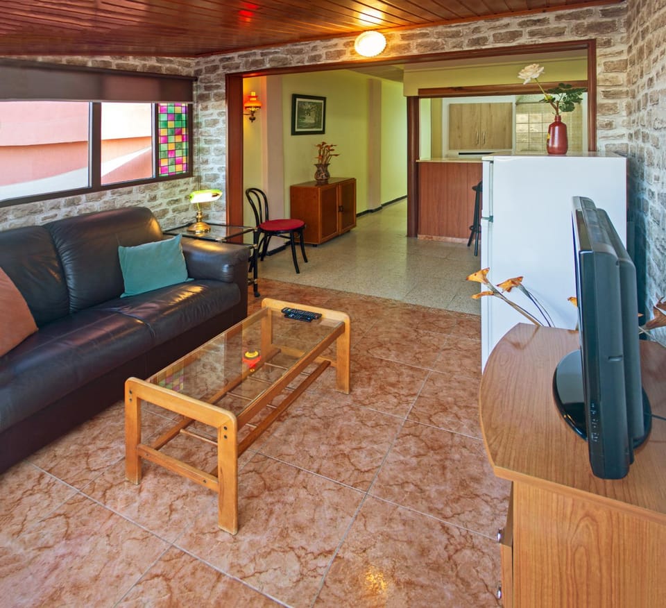 Kitchen or kitchenette, Living room, Photo of the whole room