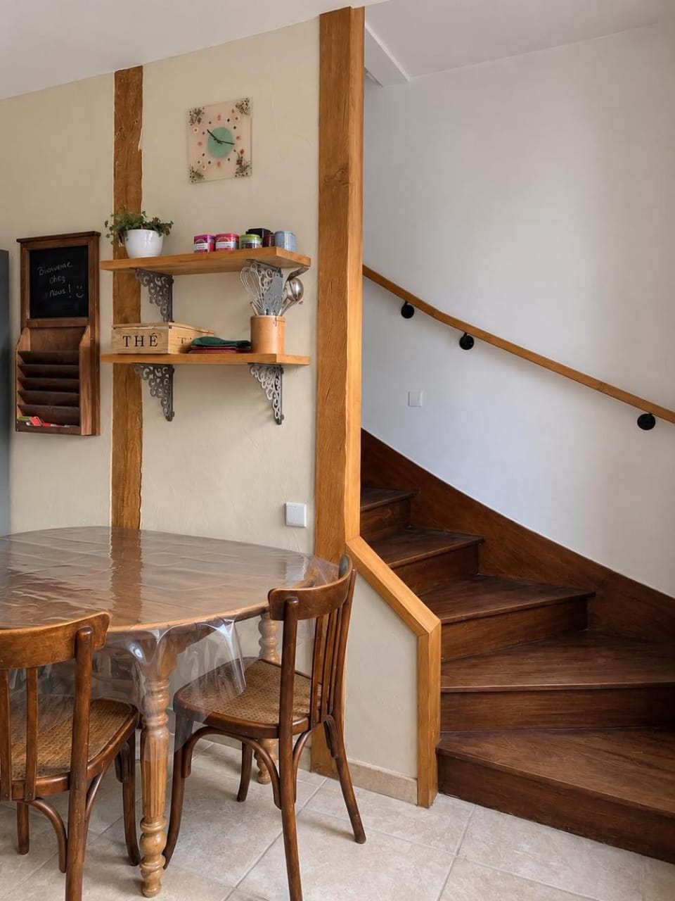 Dining area, kitchen, acessibility