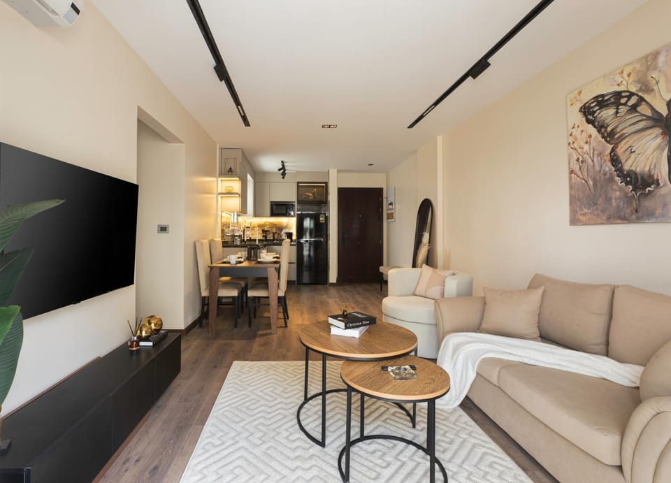 TV and multimedia, Kitchen or kitchenette, Living room, Seating area, Dining area