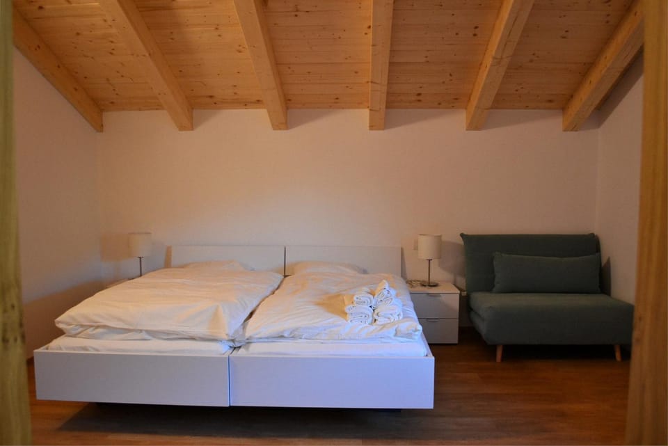 Photo of the whole room, Bedroom