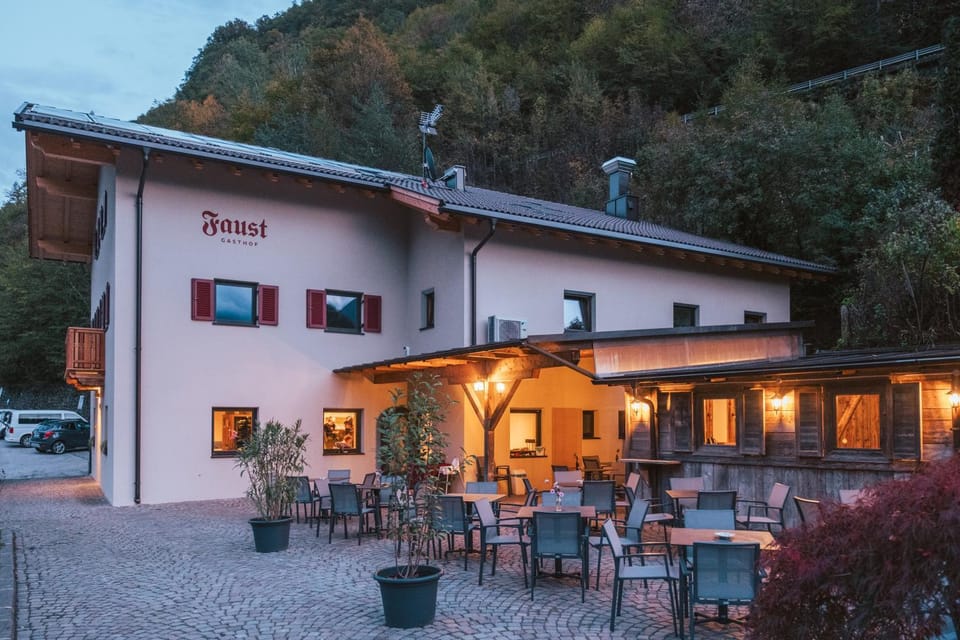 Property building, Restaurant/places to eat, Restaurant/places to eat