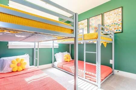 Disco Dollhouse - East Nashville + 2 8 mi Downtown House in East Nashville