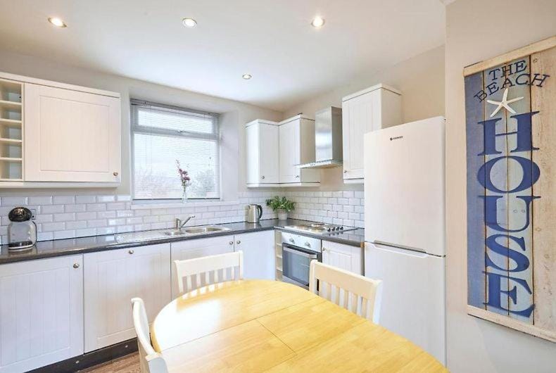 Dining area, pet friendly, stove