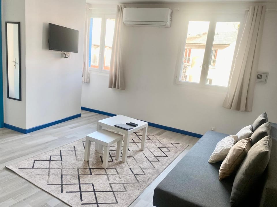 TV and multimedia, Living room, air conditioner