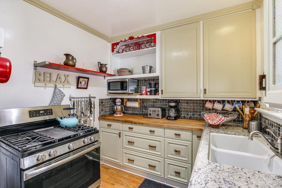 Near Manhattan Beach, SoFi Stadium: Gardena Escape House in Los Angeles