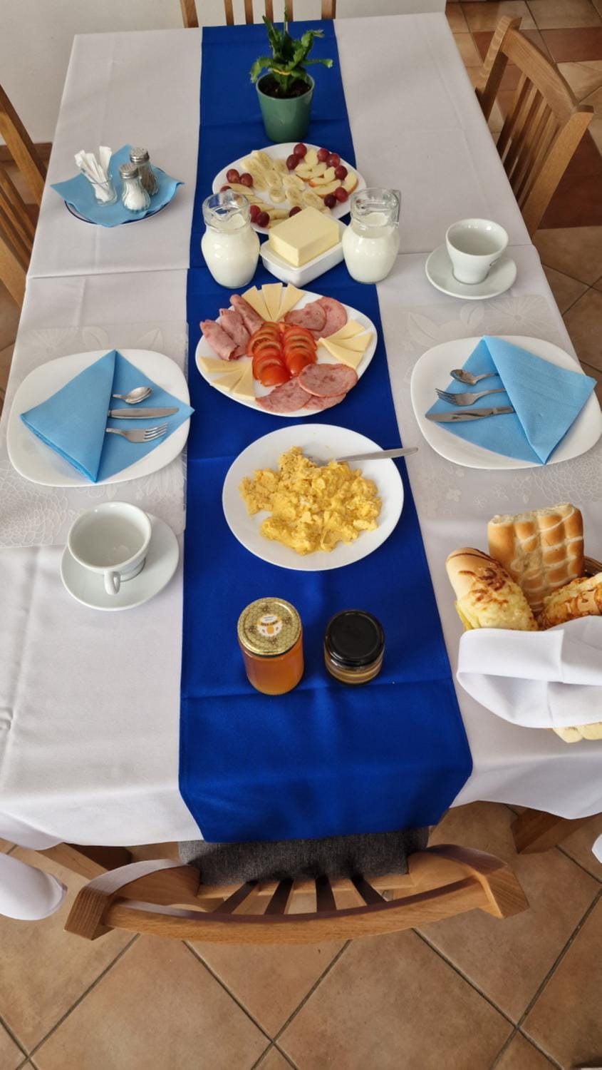 Food and drinks, Food