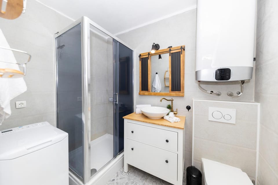 Toilet, Bathroom, washing machine