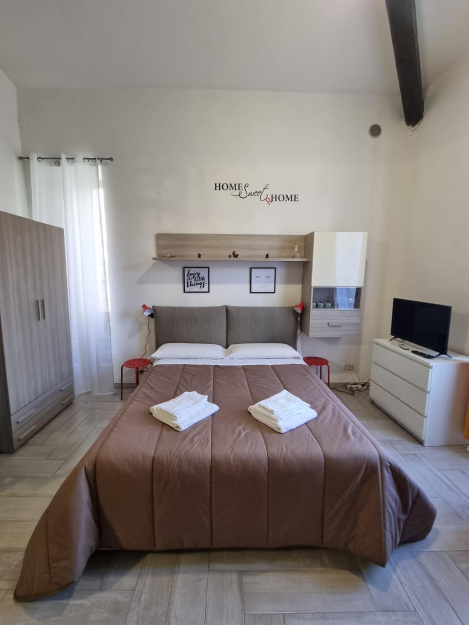Communal lounge/ TV room, Bedroom