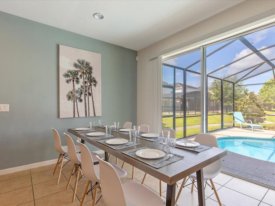 Dining area, Pool view, Swimming pool, sunbed