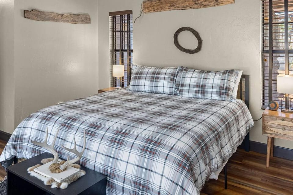 Stonegate Lodge Bear's Den Kitchen, Pool, Firepit, WIFI ,Smart TVs Apartment in Eureka Springs