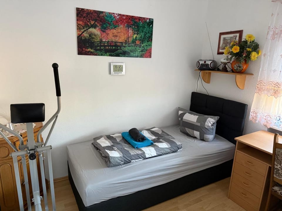 KRAICHGAU # 3-ZKB mit Balkon im EG, Monteurzimmer Apartment in Baden-Württemberg
