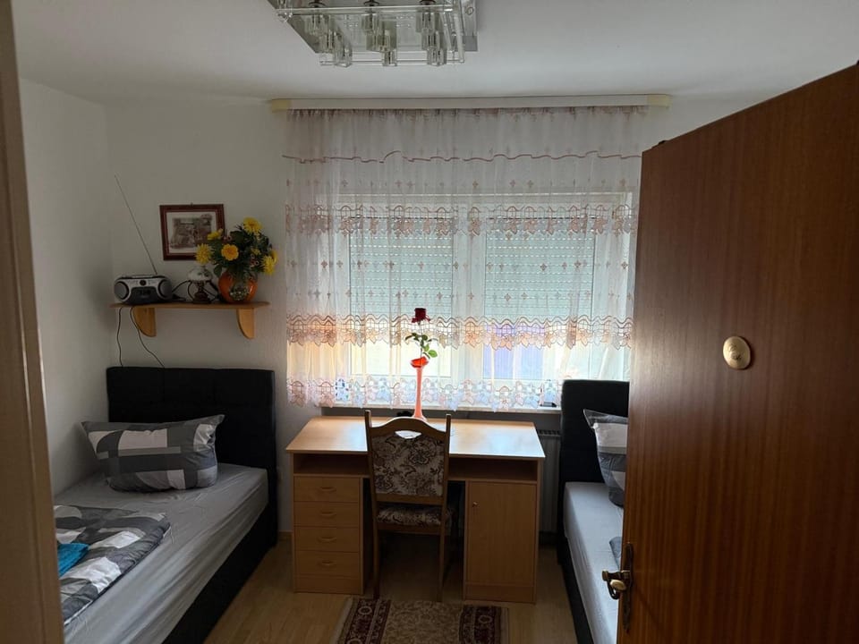 KRAICHGAU # 3-ZKB mit Balkon im EG, Monteurzimmer Apartment in Baden-Württemberg