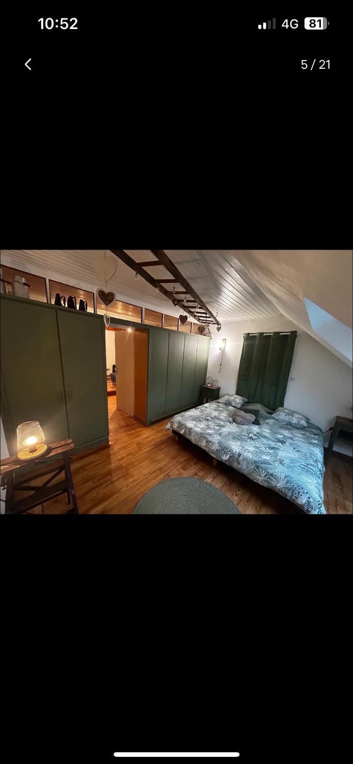 Bed, Photo of the whole room, Bedroom, wardrobe