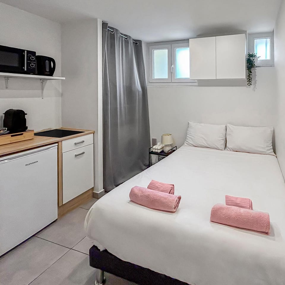 Bed, Photo of the whole room