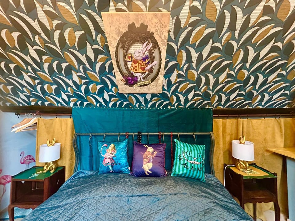 Photo of the whole room, Decorative detail, Bedroom