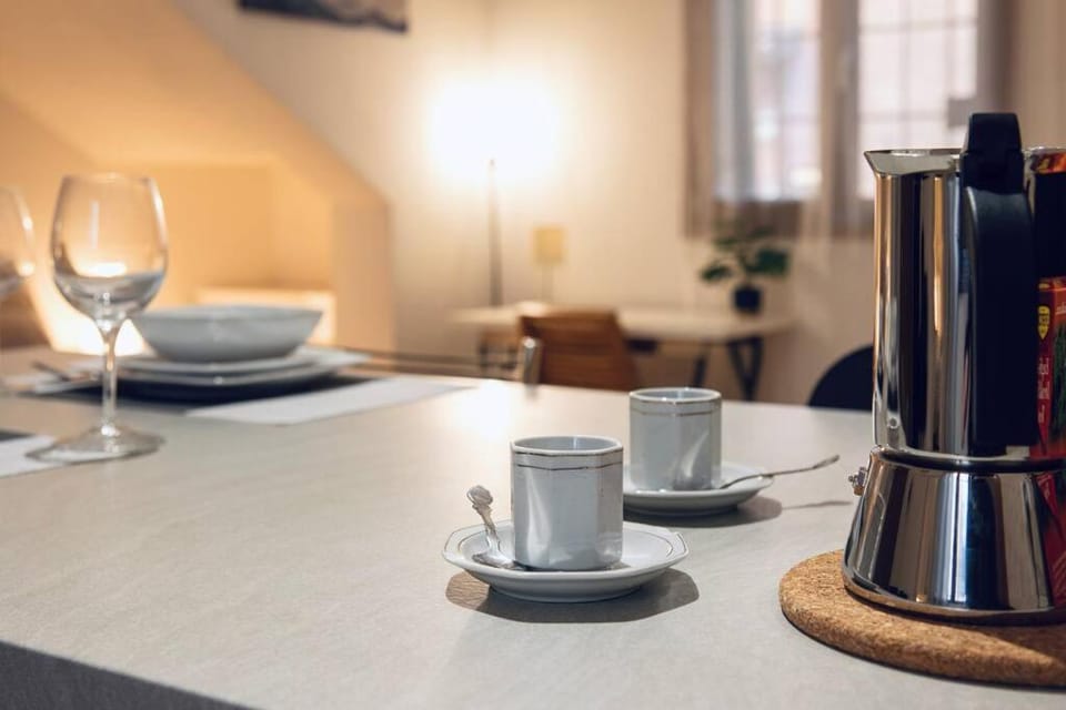Coffee/tea facilities, Kitchen or kitchenette, Dining area