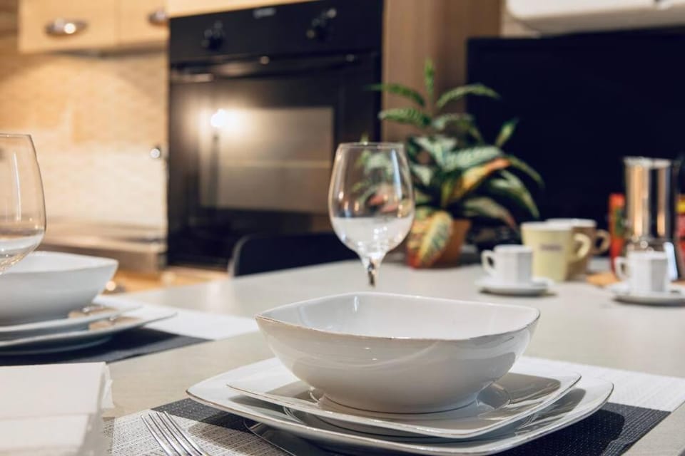 Kitchen or kitchenette, Food and drinks, Dining area, Food
