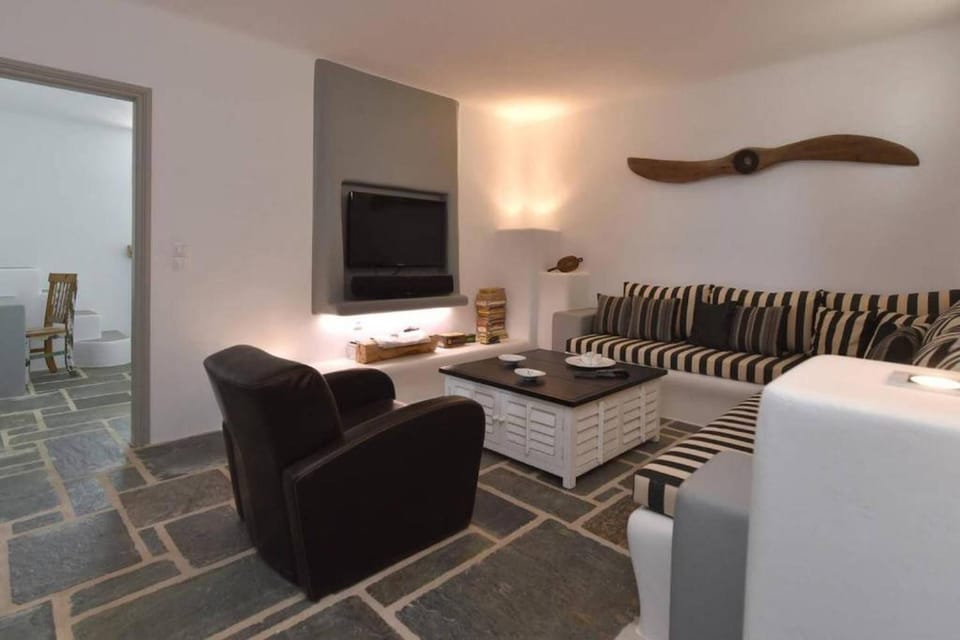 Communal lounge/ TV room, TV and multimedia, Living room