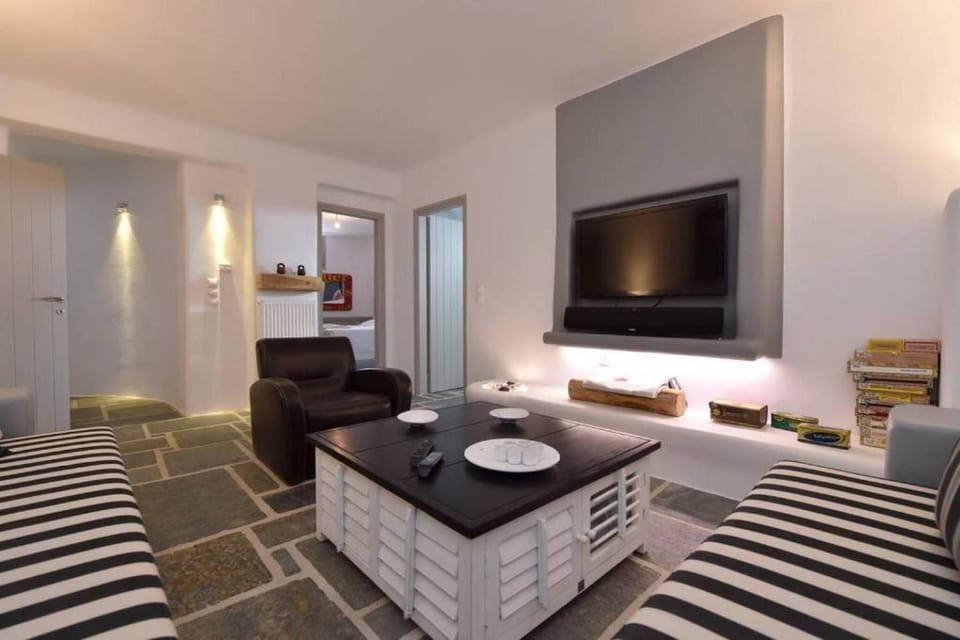 Communal lounge/ TV room, TV and multimedia, Living room