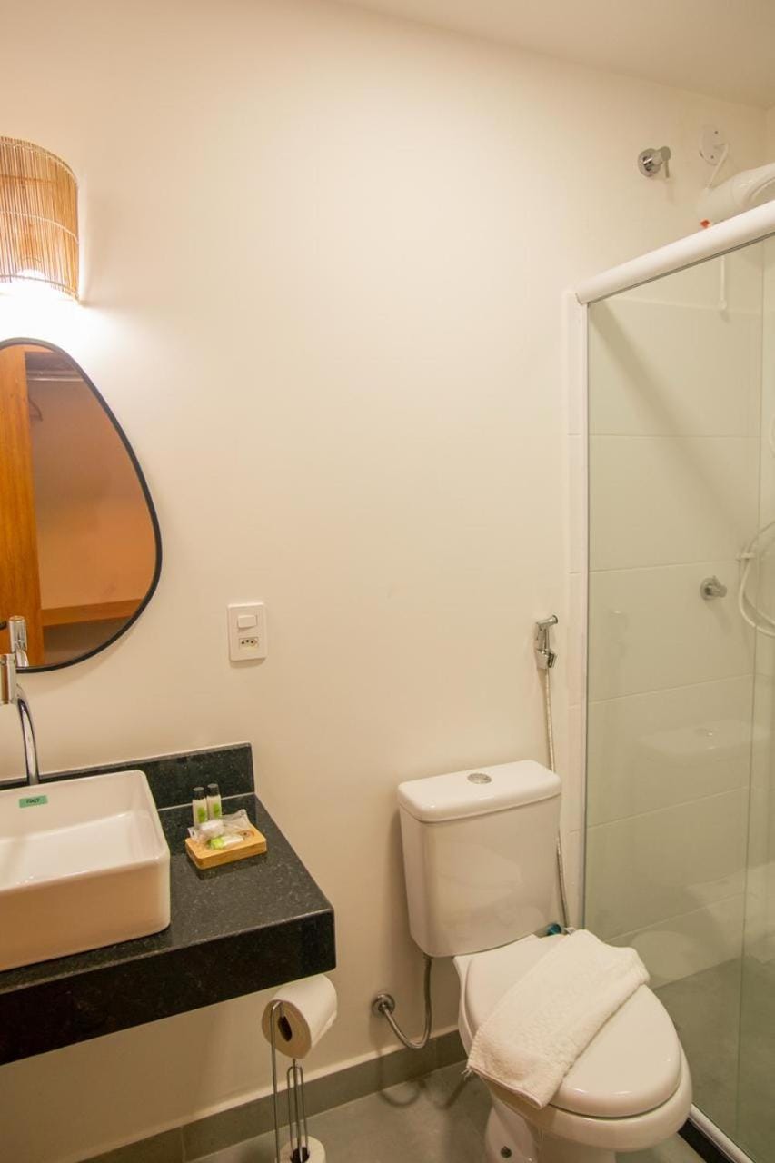 Toilet, towels