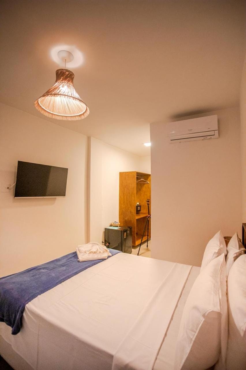 Bed, TV and multimedia, Bedroom