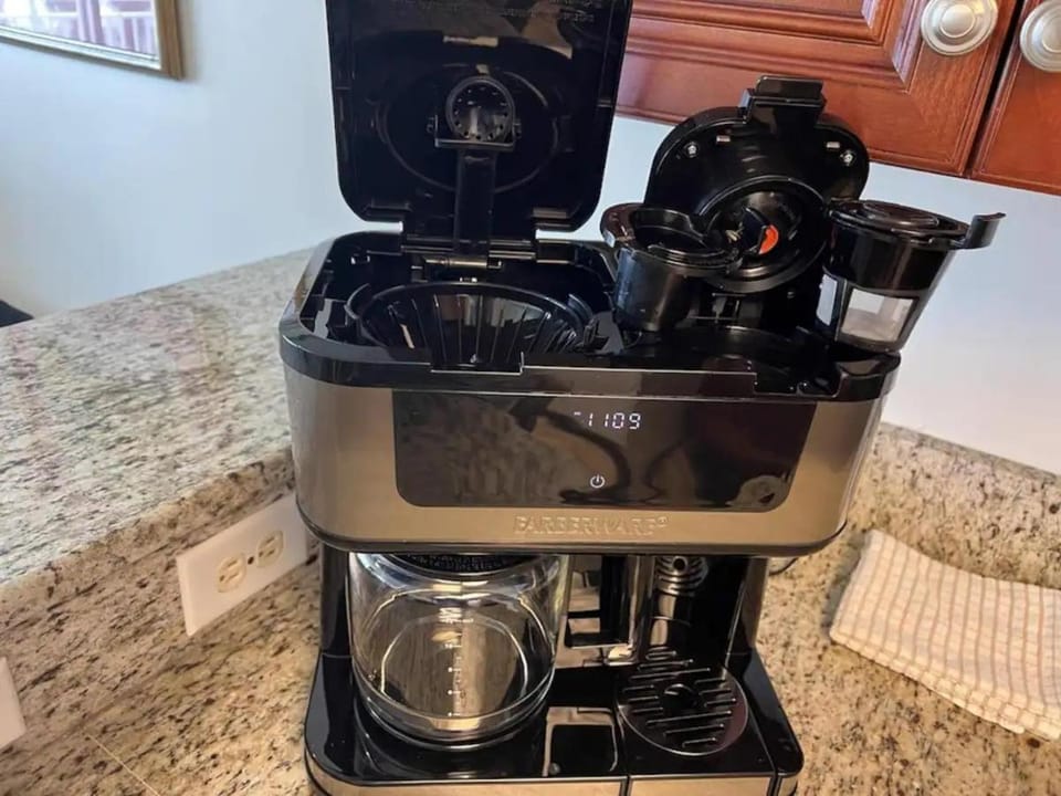 Coffee/tea facilities, Kitchen or kitchenette