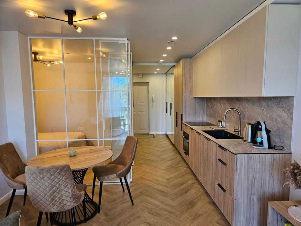 Dining area, kitchen