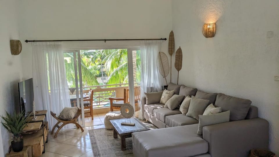 Communal lounge/ TV room, TV and multimedia, Living room, Seating area, Evening entertainment