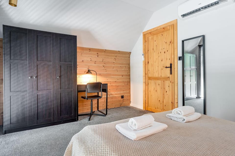 Bed, Photo of the whole room, Bedroom, towels, wardrobe