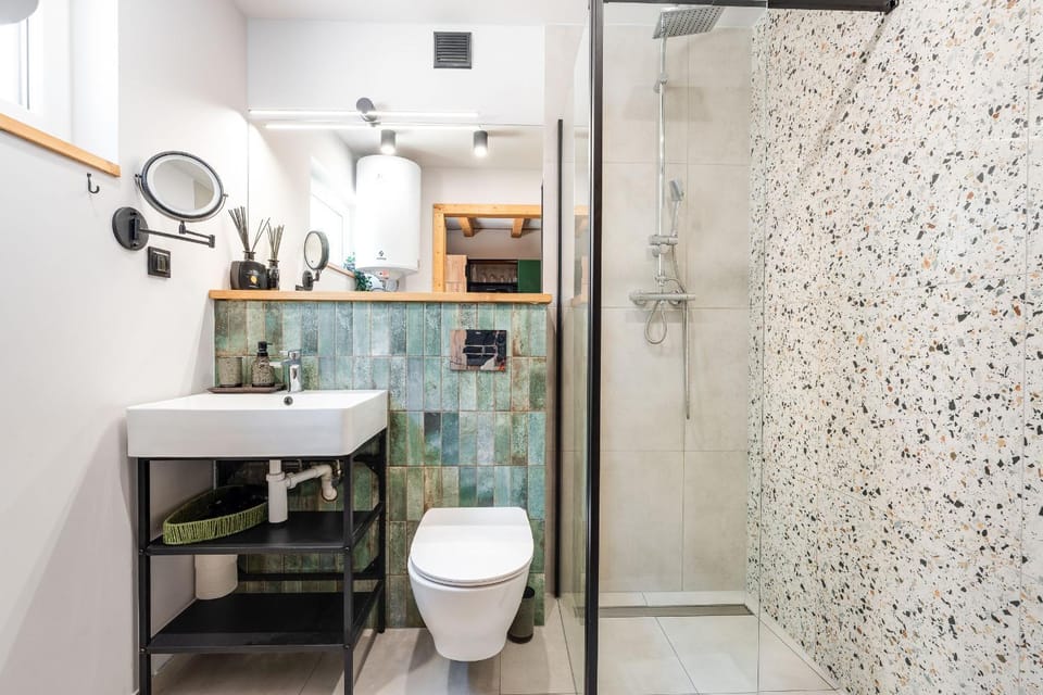 Shower, Toilet, Bathroom