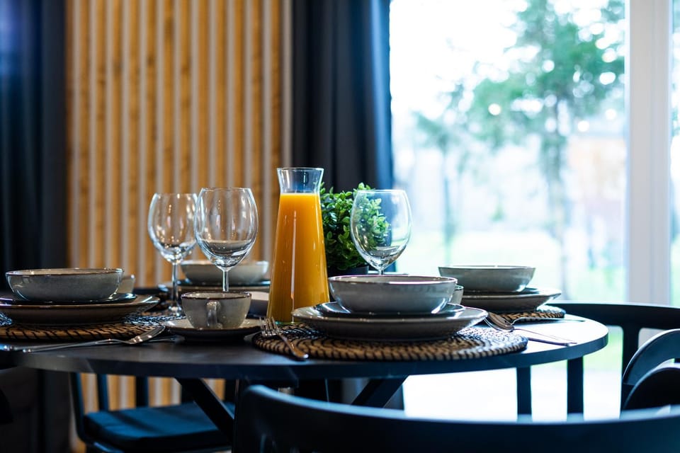 Food and drinks, Dining area, Food