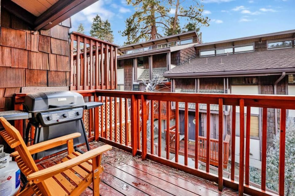 Chairlift Lodge Basecamp Ski Condo at Big Bear House in Big Bear
