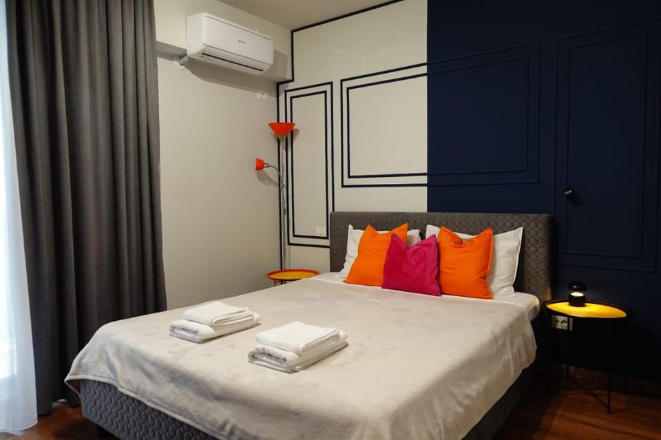 Bed, Bedroom, air conditioner