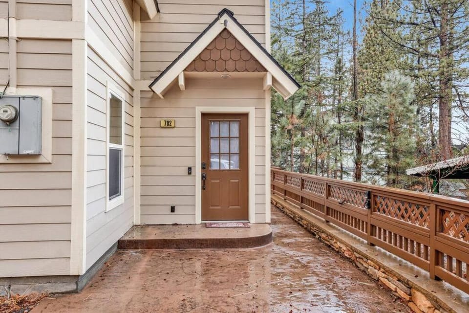 Mount Berkley Big Bear~ Walk to Village~ Games~ House in Big Bear