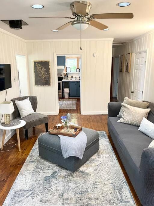 Skiing, TV and multimedia, Living room, Seating area, pet friendly