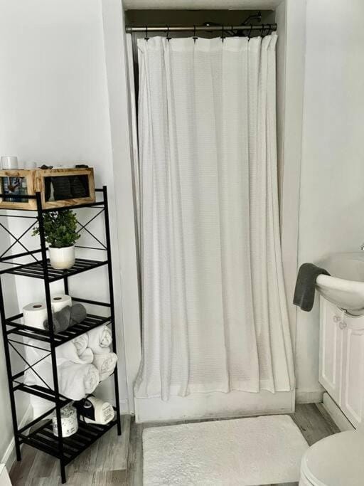 Toilet, Bathroom, towels