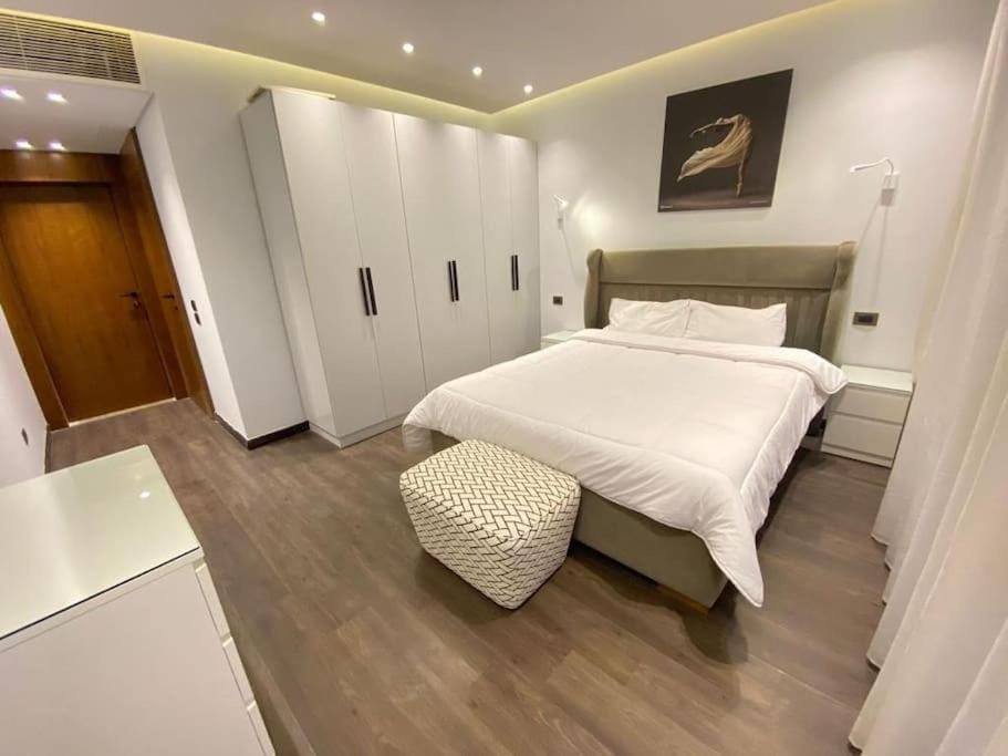 Luxurious Apartment LakeView 2BR 56 Apartment in New Cairo City