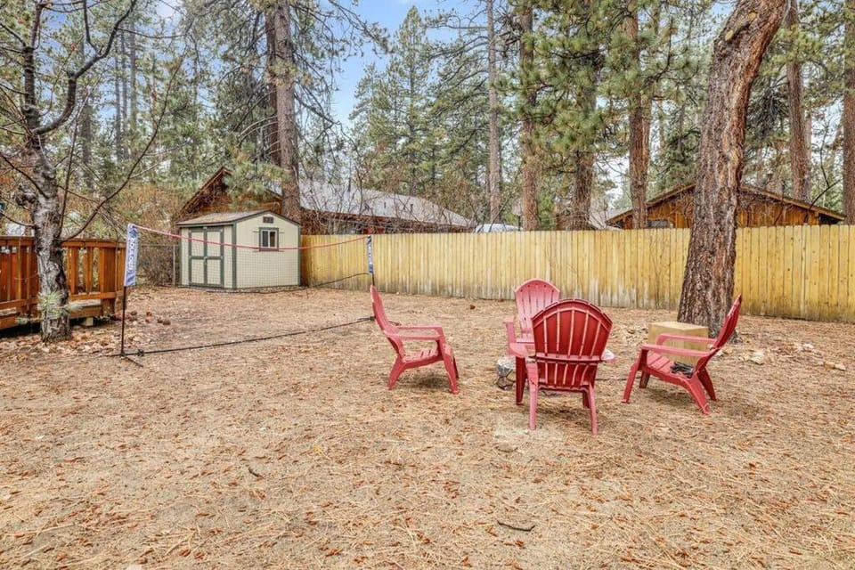 Timber Pines Chalet~ Hot Tub~ Walk to Lake/Marina~ House in Big Bear