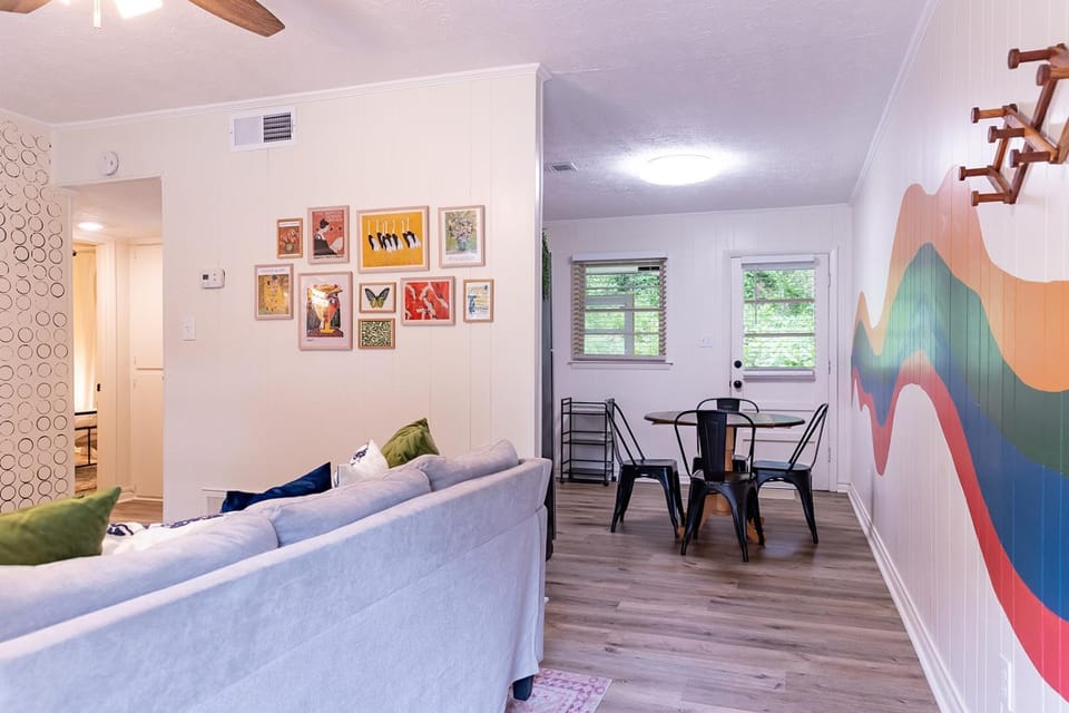 Artist's Bungalow - 1/2 mi from Covington Square Apartment in Covington