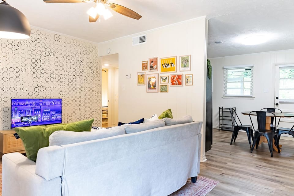 Artist's Bungalow - 1/2 mi from Covington Square Apartment in Covington