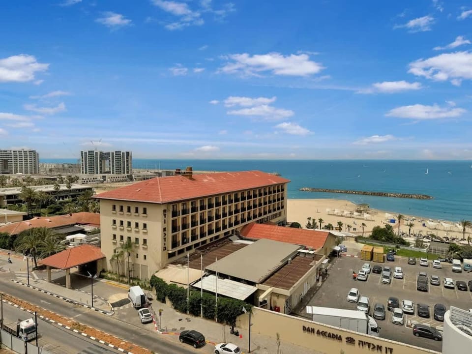 Beachfront Paradise Penthouse Apartment in Herzliya
