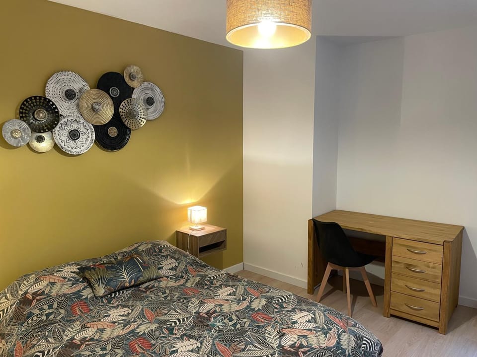 Bed, Photo of the whole room, Bedroom