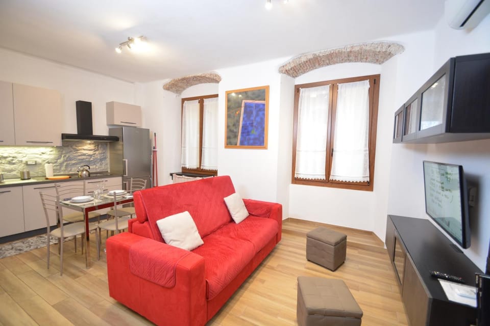 View (from property/room), Kitchen or kitchenette, Living room, Seating area, kitchen