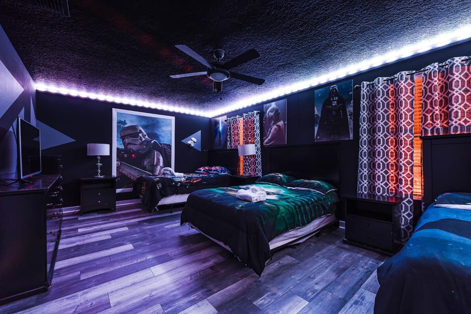 Bed, TV and multimedia, Photo of the whole room, Bedroom